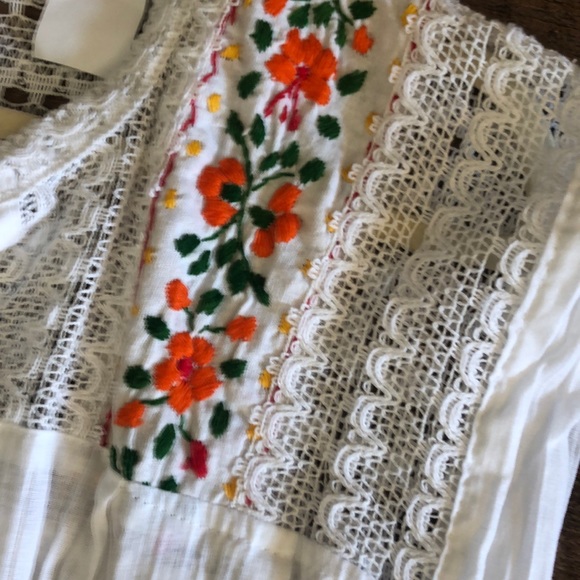 New Mexican Floral Embroidered Blouse Crochet Back - Picture 5 of 10